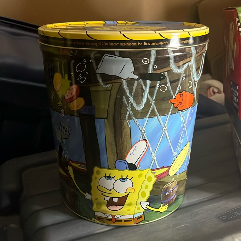 😀Large sponge bob collectors tin 2004